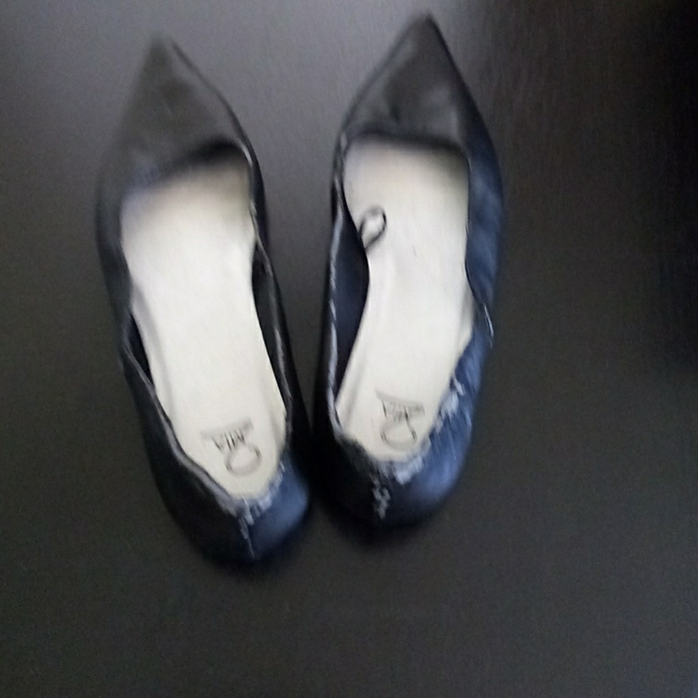 Shoes - Picture 3 of 3